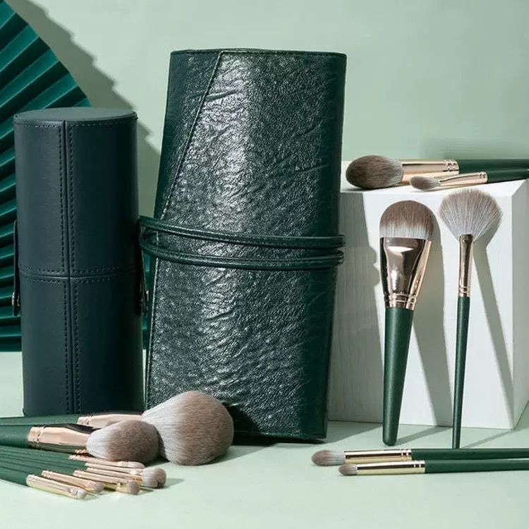 Elegant Makeup Brush Collection Featuring Soft Wool Fibers & Sleek Metallic Design - 5 of 8