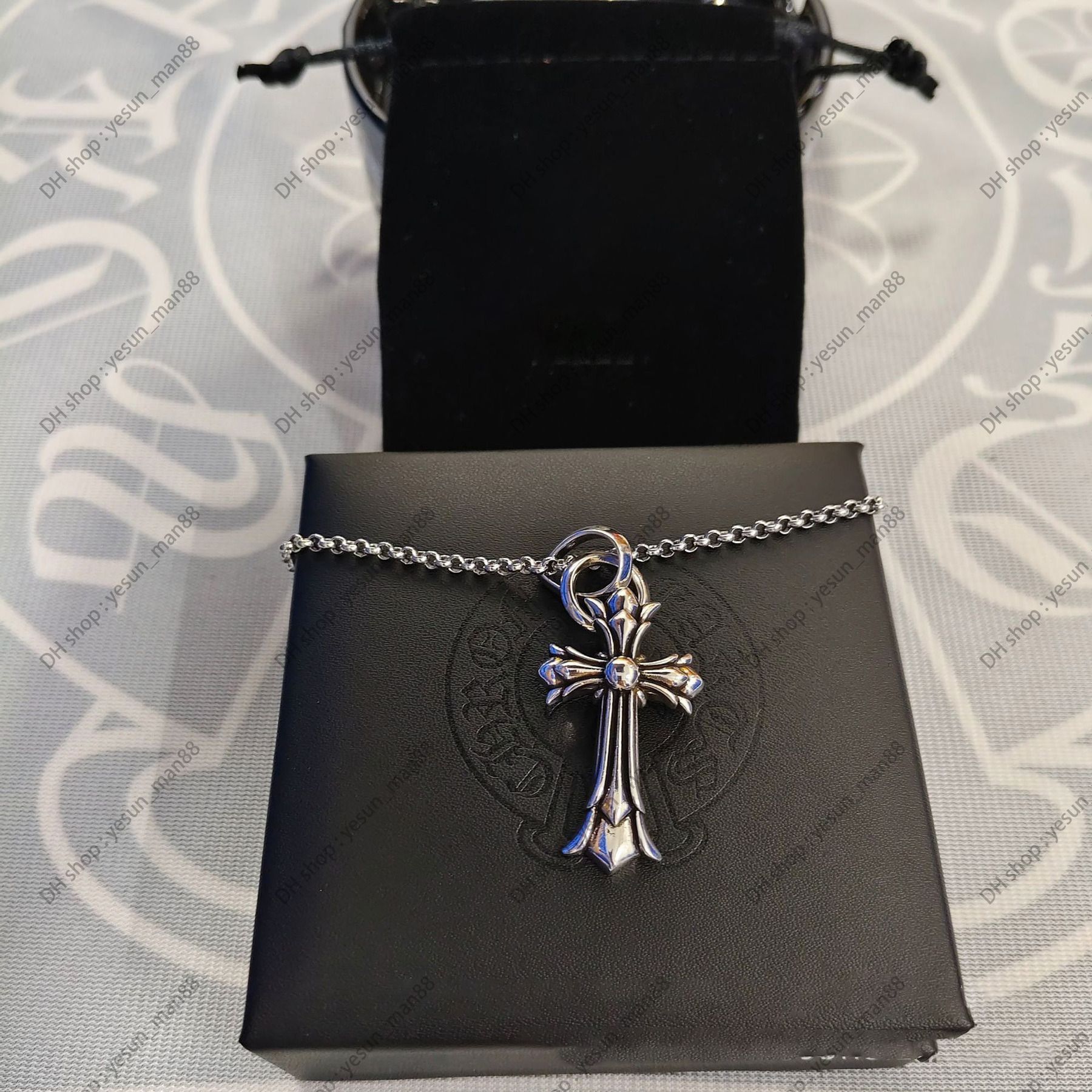 chrome Necklace Bold Letter Cross Women chromes Necklaces Designer Brand Flower Pendant Chain Men chromed Jewelry Necklace A2Fr - 1 of 8